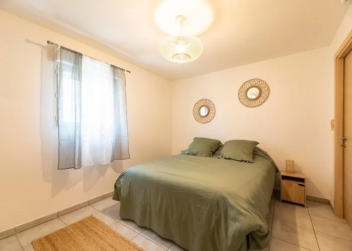 Cosy Et Spacieux Avec Jardin Et Parking * Bastia (Corsica)
